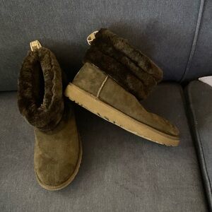 UGG classic mini fluff quilted boot